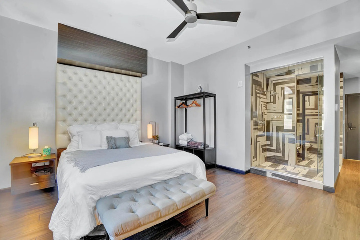 Room 2 of 9