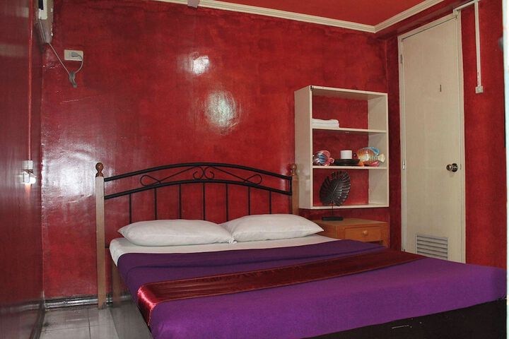 Room 7 of 32