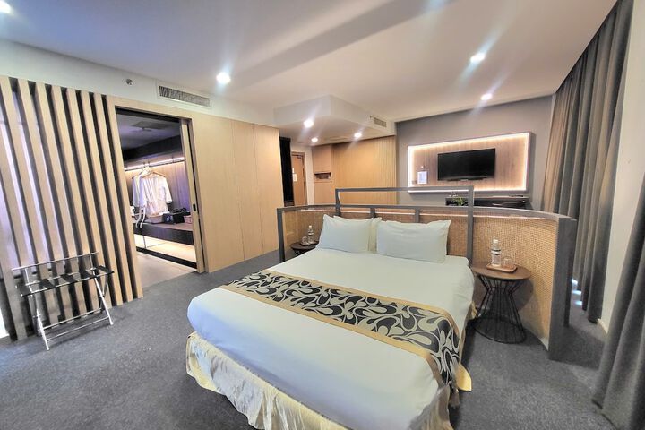 Room 4 of 55