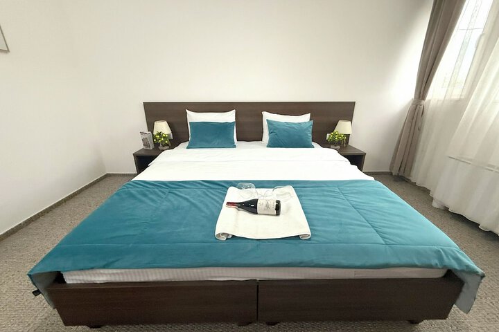 Room 11 of 27