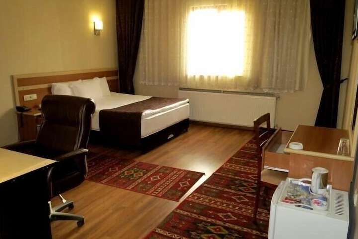 Room 5 of 12