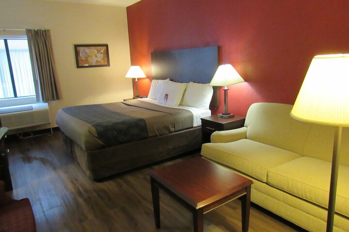 1 King Bed (3 of 18)
