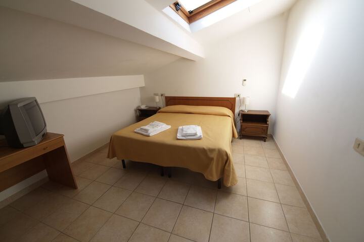 Room 14 of 64