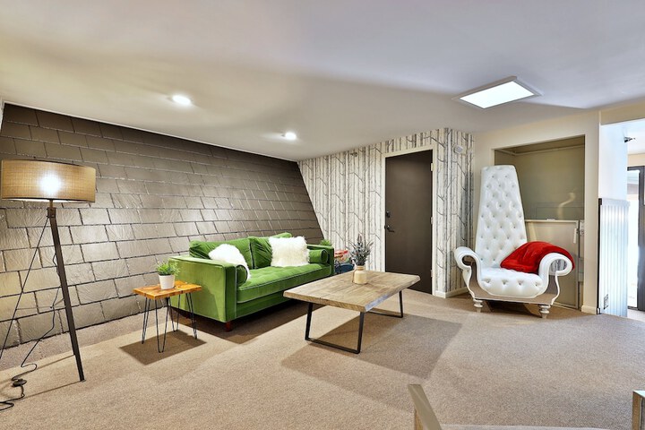 Room 5 of 23