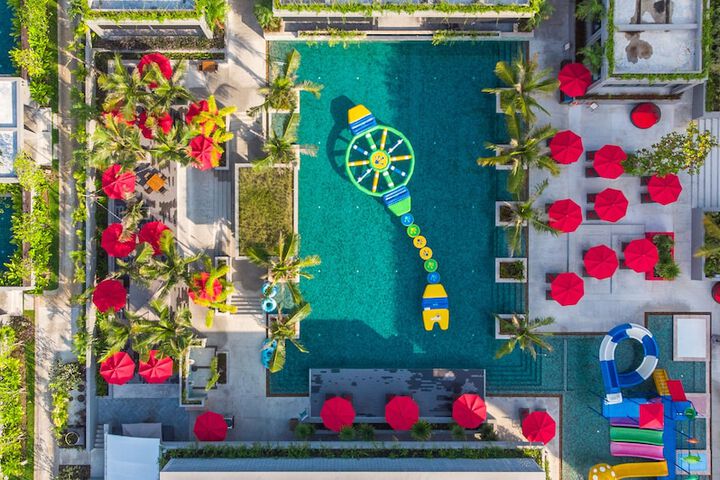 Pool Hotel