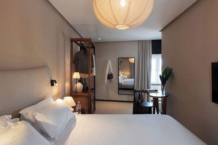 Room 32 of 50