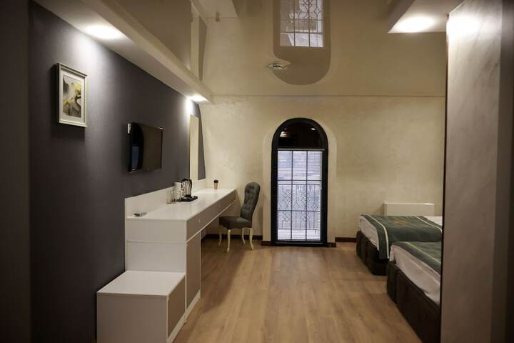 Room 28 of 42