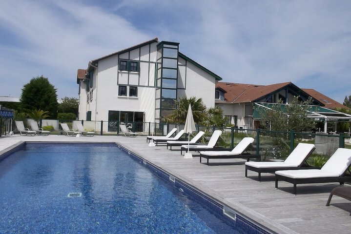 Hotel Pool