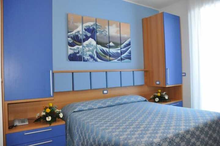 Room 33 of 44