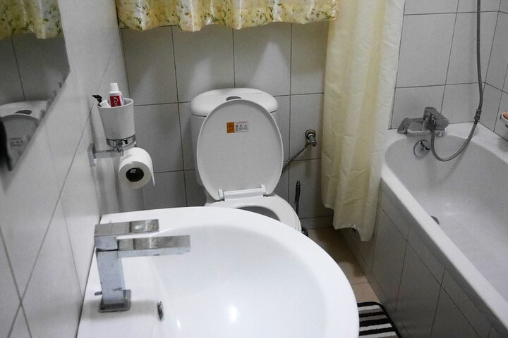 Room 11 of 23