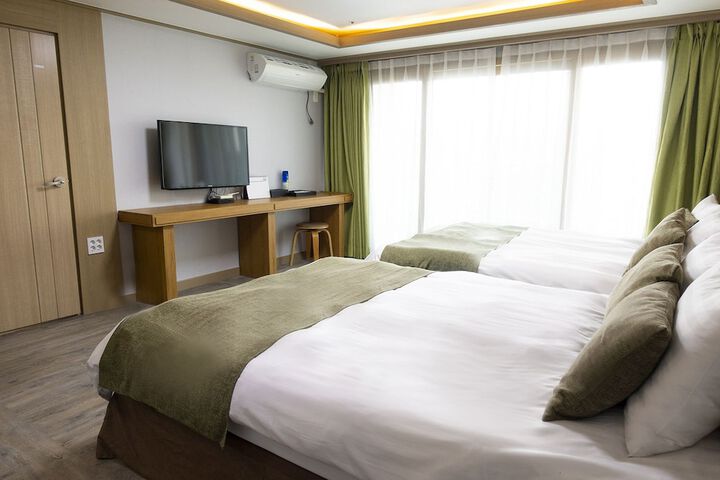 Room 8 of 61