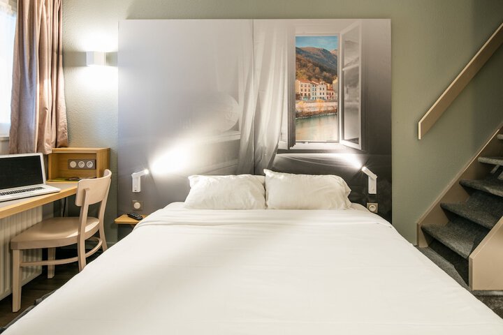 Room 11 of 42