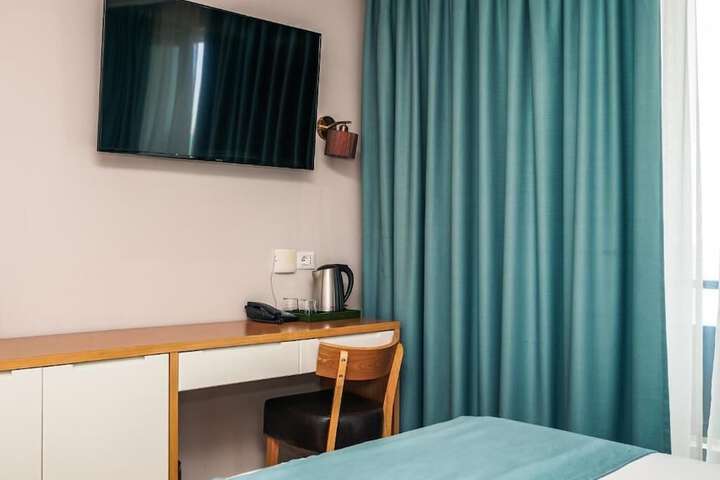 Room 30 of 182