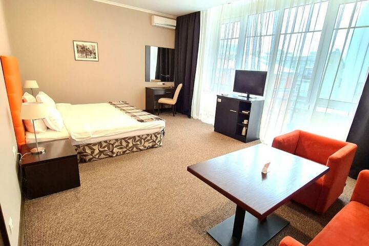 Room 5 of 37