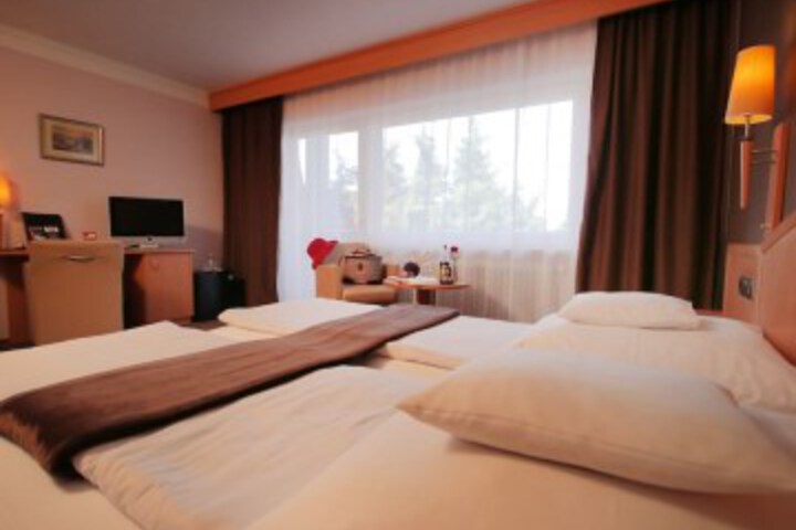 Room 5 of 25