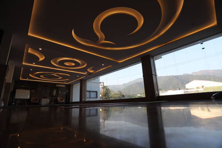 Ballroom/Hall 39 of 67