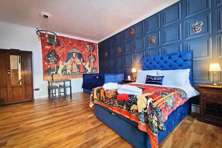 Room 28 of 153