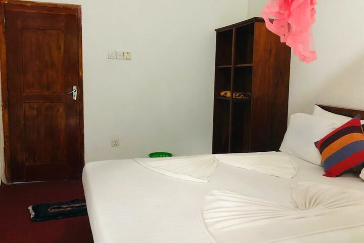 Room 10 of 26
