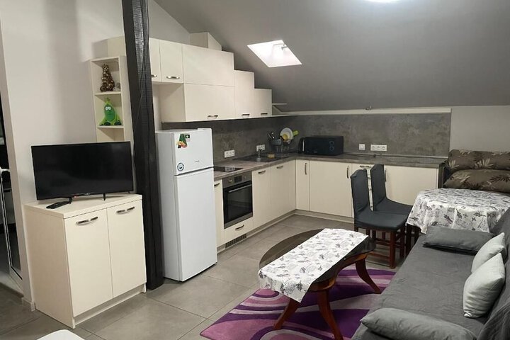 Room 7 of 16