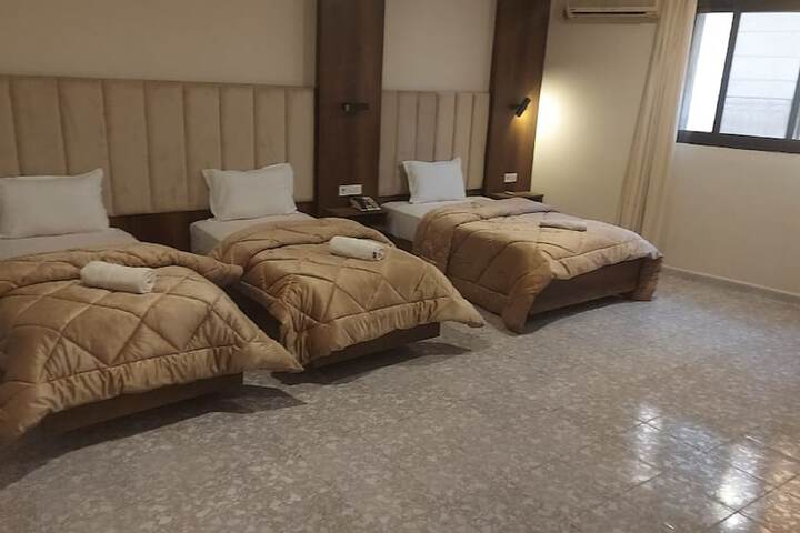 Room 10 of 18