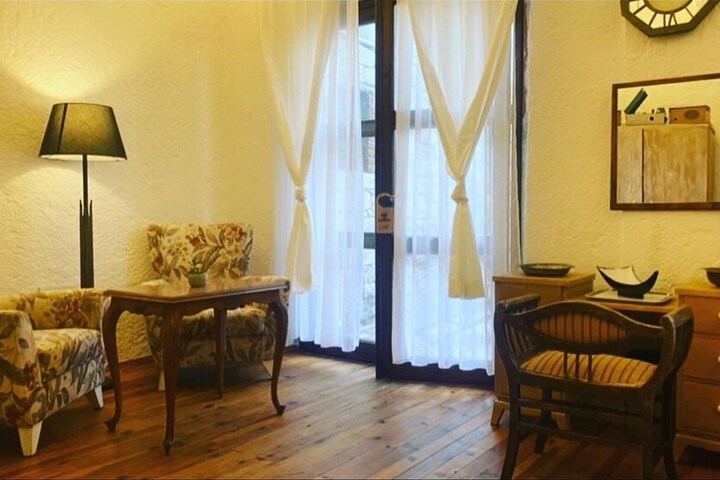 Room 9 of 27