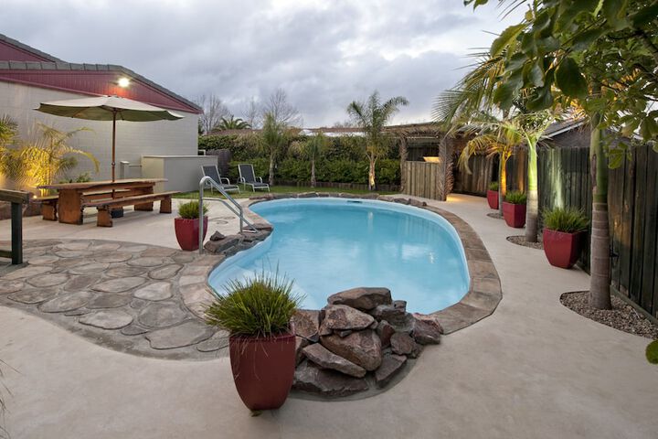 Pool 44 of 52