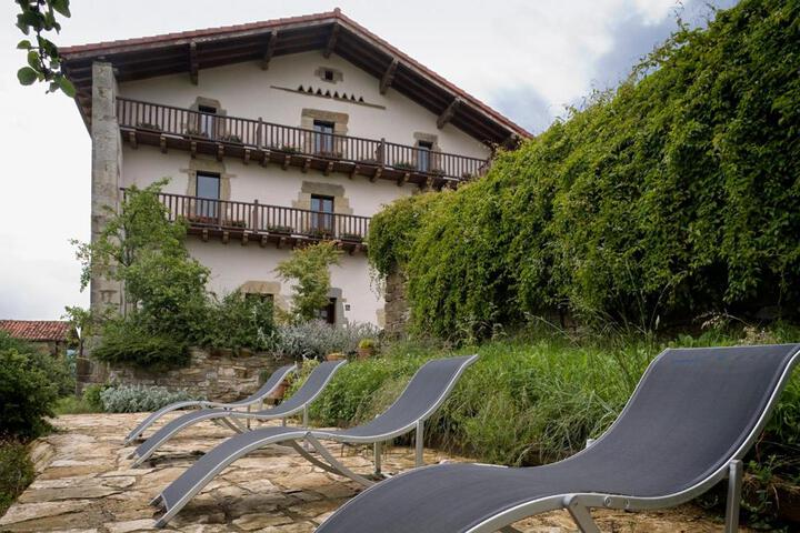 Hotel Akerreta