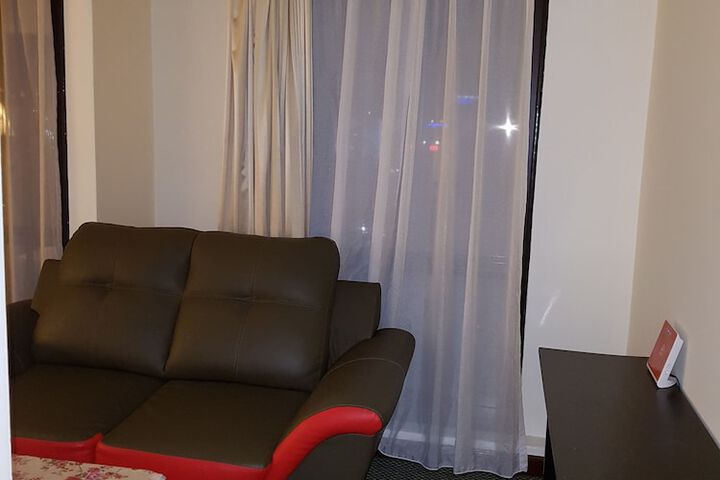 Room 14 of 28
