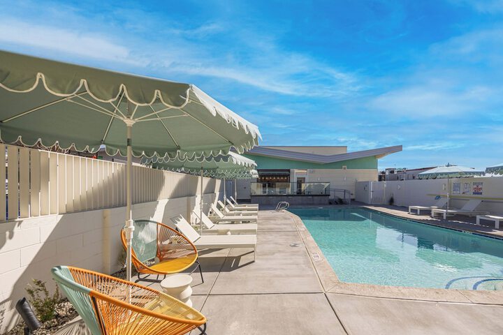 Pool 17 of 21