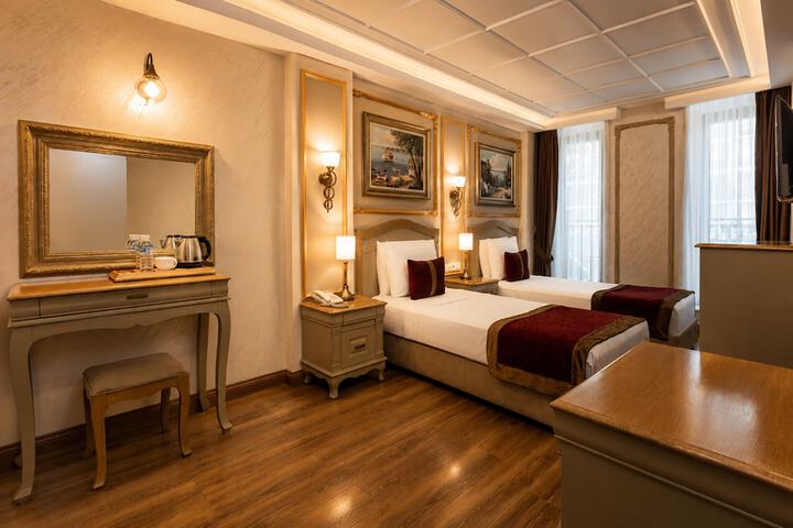 Room 35 of 84