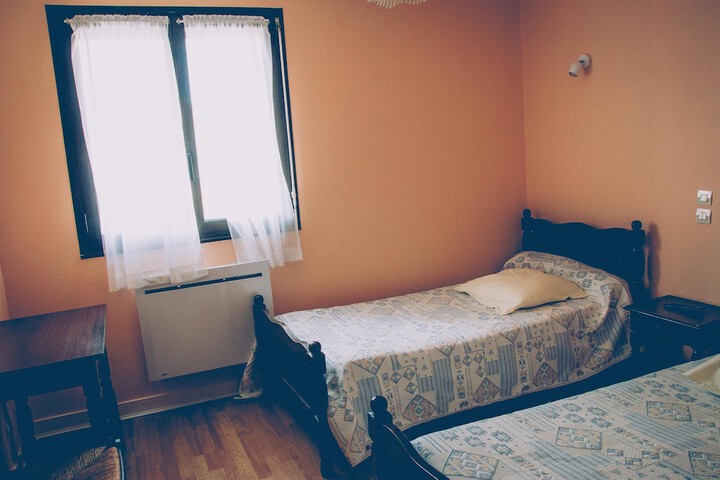 Room 5 of 25