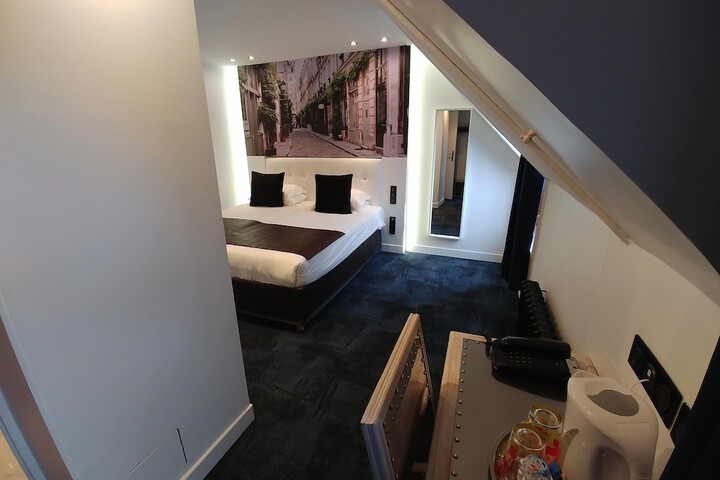Room 51 of 173