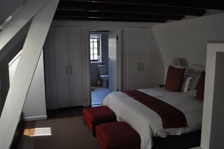 Room 4 of 109