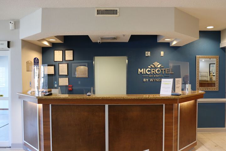Check-in/check-out kiosk