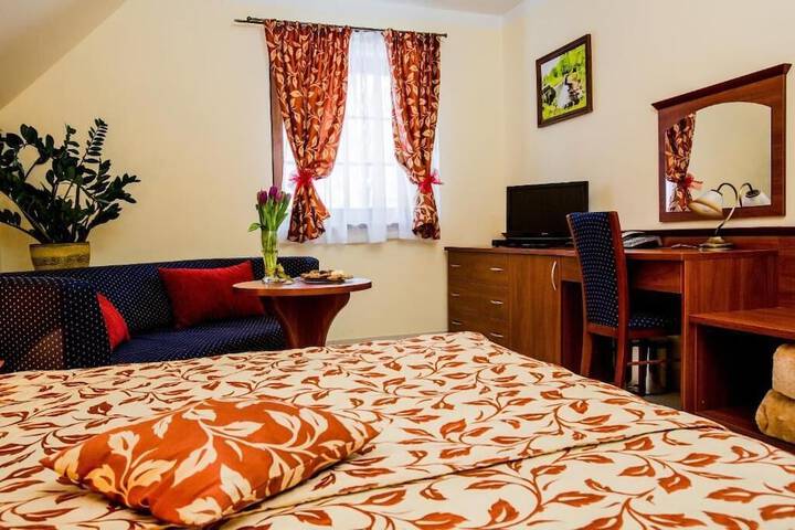 Room 14 of 33