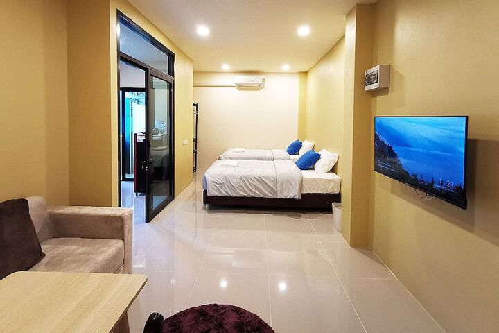 Room 11 of 36
