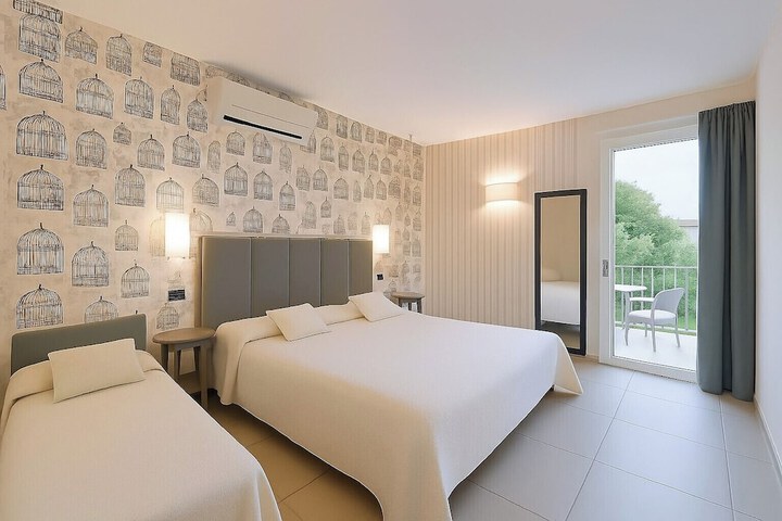 Room 27 of 87
