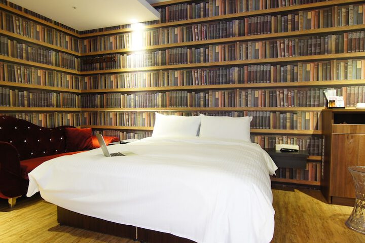 Room 9 of 63