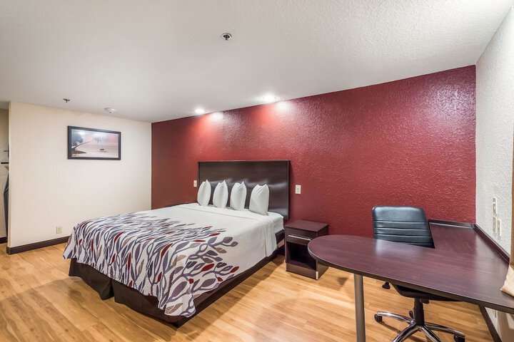 Standard King Bed Accessible (4 of 22)