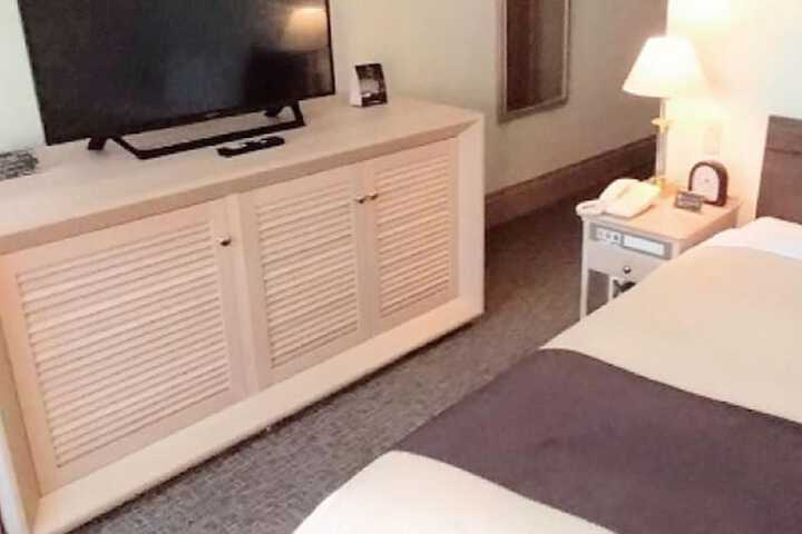Room 42 of 128