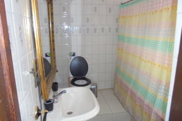 Room 3 of 27