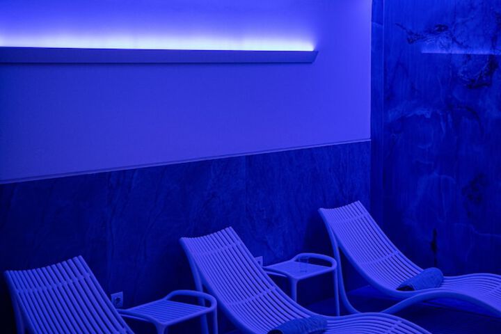 Lounge 35 of 46