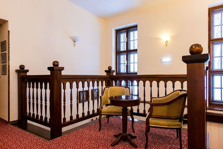 Ballroom/Hall 89 of 97