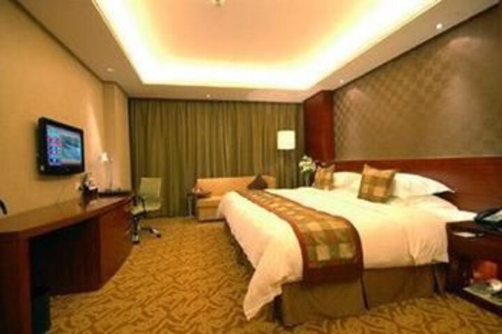 Room 6 of 19