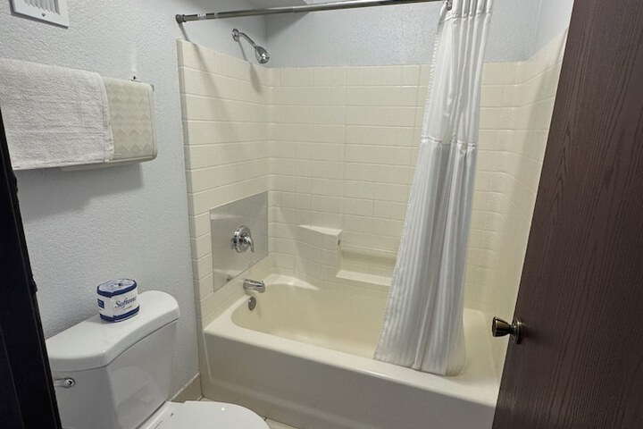 2 Double Beds (11 of 11)