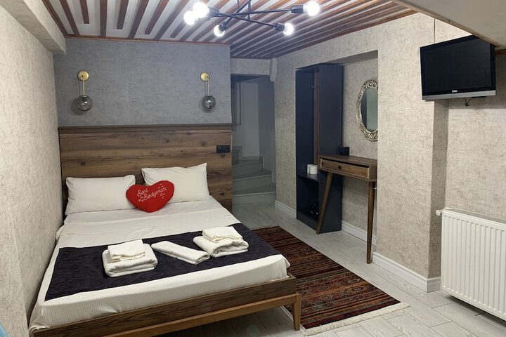 Room 9 of 29