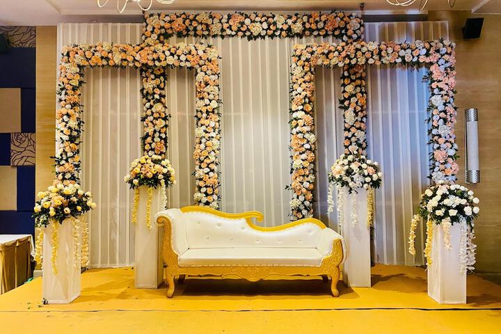 Ballroom/Hall 64 of 87