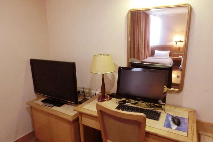 Room 19 of 38