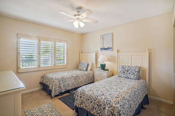 Room 2 of 91