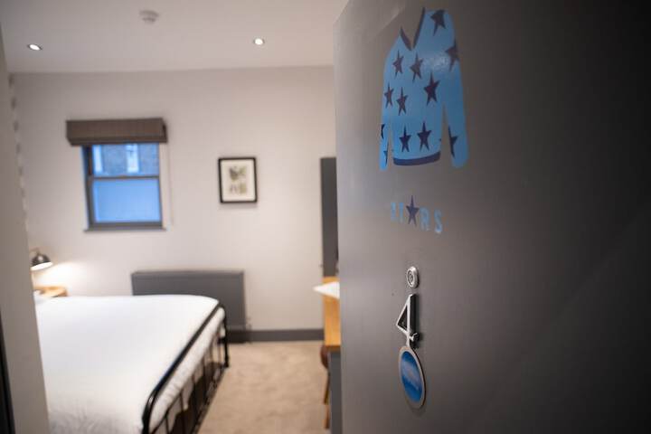 Room 5 of 64